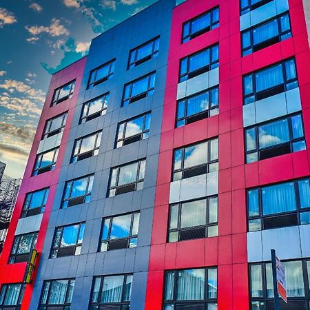 Hotel Super 8 By Wyndham Bronx Near Botanical Garden à New York Extérieur photo