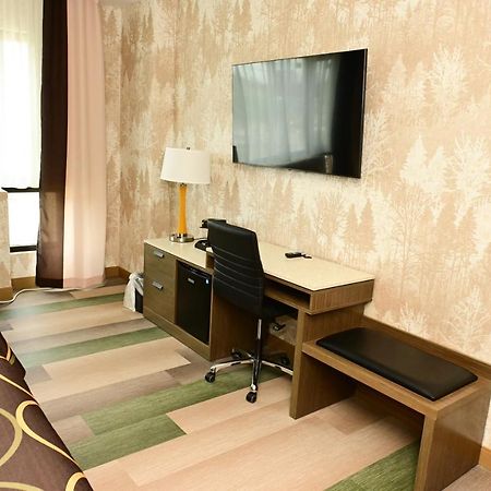 Hotel Super 8 By Wyndham Bronx Near Botanical Garden à New York Extérieur photo