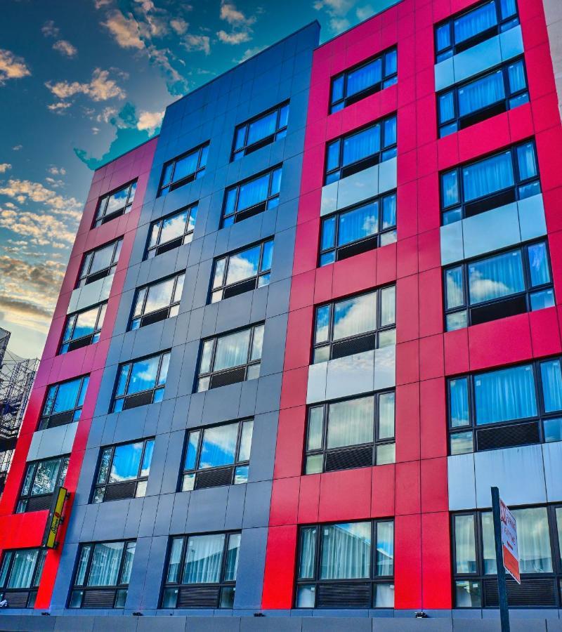 Hotel Super 8 By Wyndham Bronx Near Botanical Garden à New York Extérieur photo
