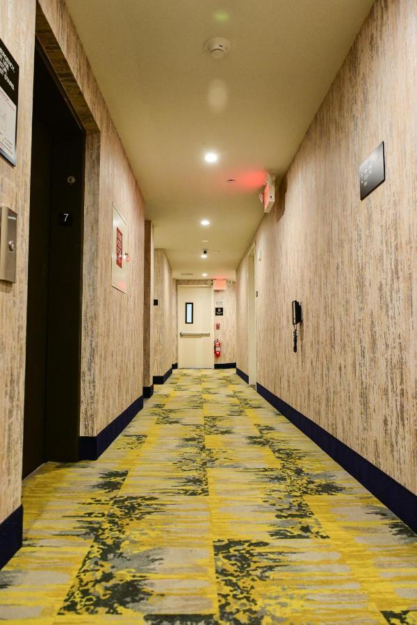 Hotel Super 8 By Wyndham Bronx Near Botanical Garden à New York Extérieur photo