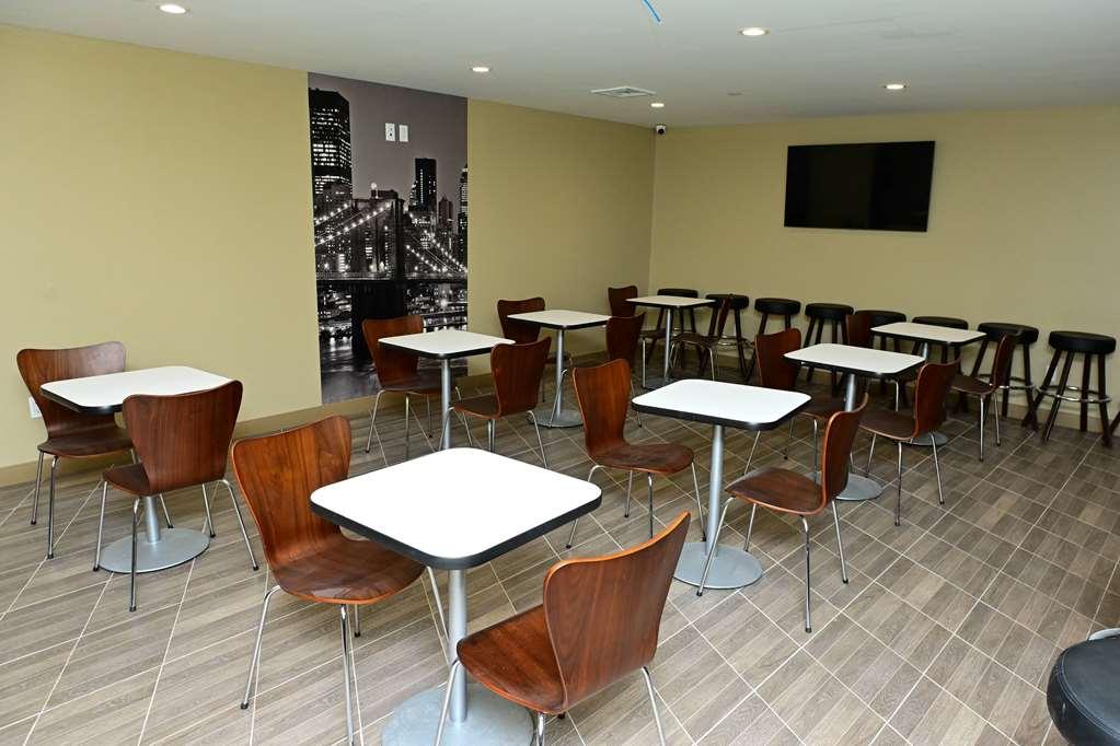 Hotel Super 8 By Wyndham Bronx Near Botanical Garden à New York Restaurant photo